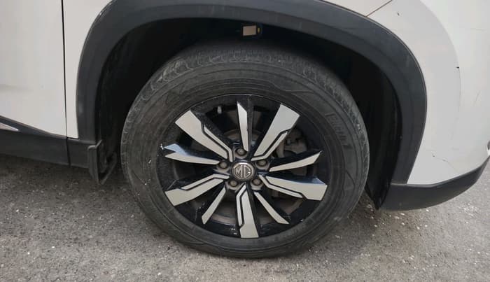 2019 MG HECTOR SHARP HYBRID 1.5 PETROL, Petrol, Manual, 50,555 km, tyre