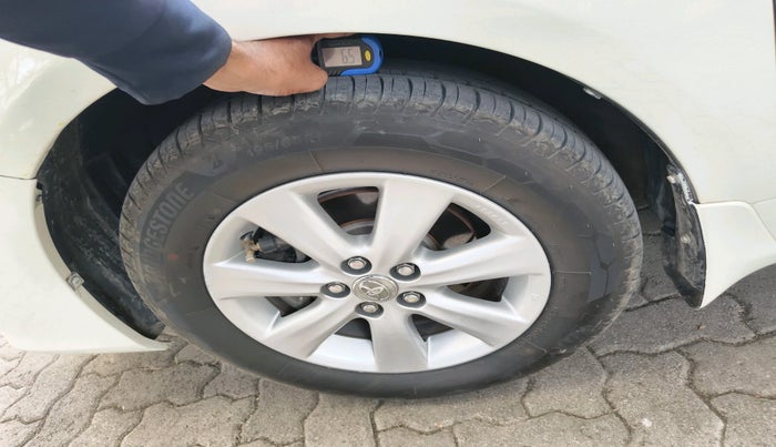 2012 Toyota Corolla Altis GL PETROL, Petrol, Manual, 73,845 km, tyre