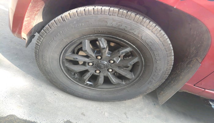 2017 Mahindra TUV300 T8, Diesel, Manual, 82,408 km, tyre