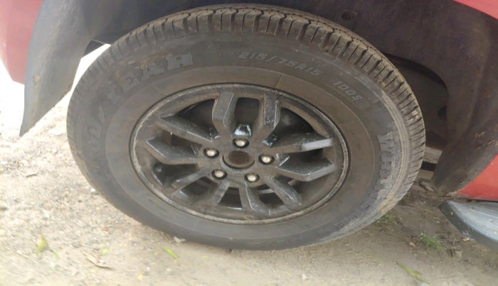 2017 Mahindra TUV300 T8, Diesel, Manual, 82,408 km, tyre