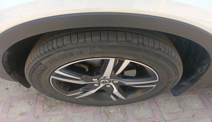 2021 Volvo XC 40 T4 R Design, Petrol, Automatic, 21,332 km, tyre