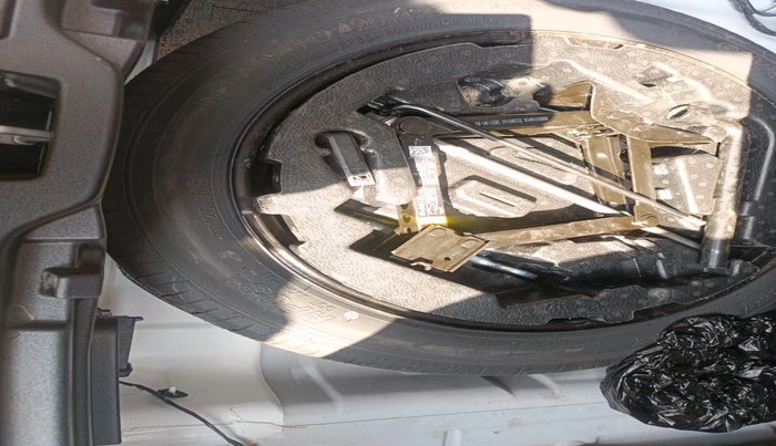 2021 Volvo XC 40 T4 R Design, Petrol, Automatic, 21,332 km, tyre