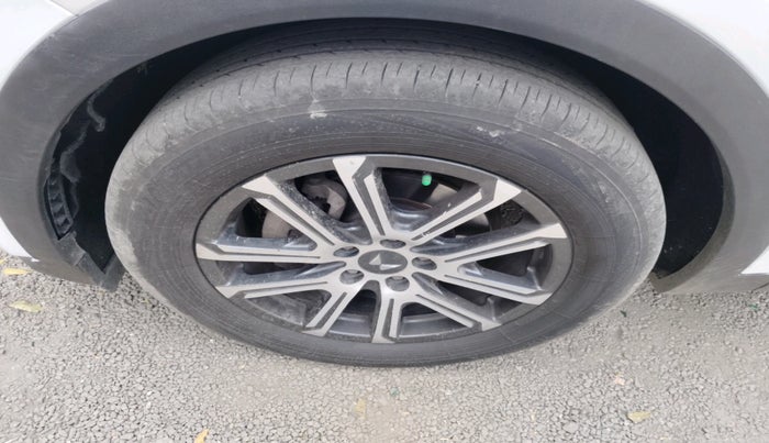 2022 Mahindra XUV700 AX 7 LUXURY D AT 7 STR, Diesel, Automatic, 1,20,192 km, tyre