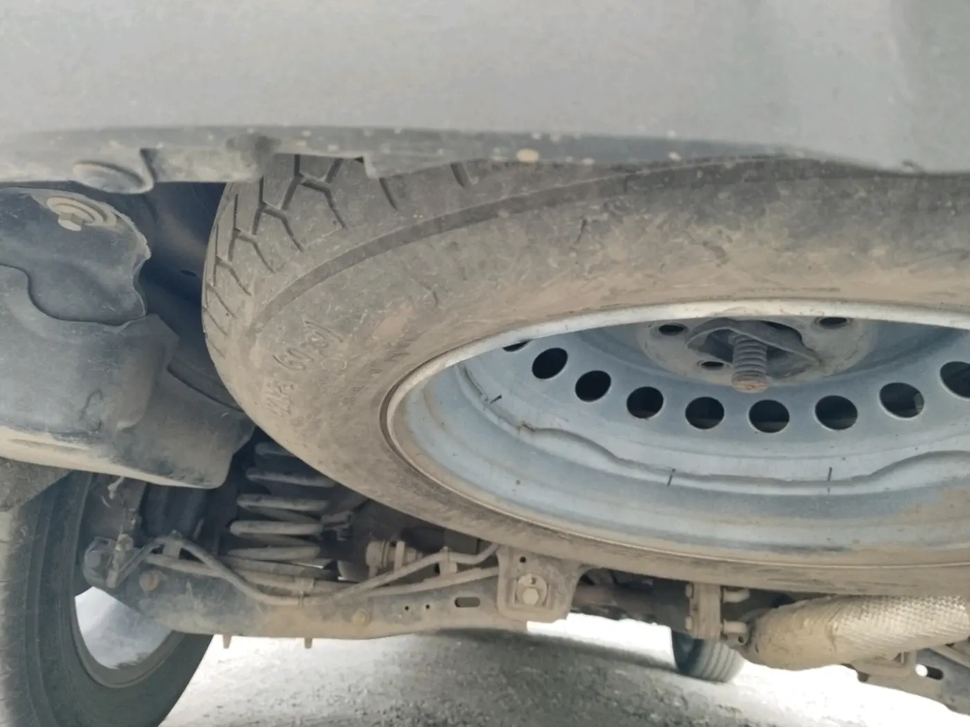 2022 Mahindra XUV700 AX 7 LUXURY D AT 7 STR, Diesel, Automatic, 1,20,192 km, tyre
