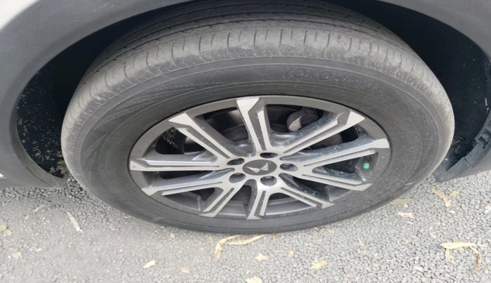 2022 Mahindra XUV700 AX 7 LUXURY D AT 7 STR, Diesel, Automatic, 1,20,192 km, tyre