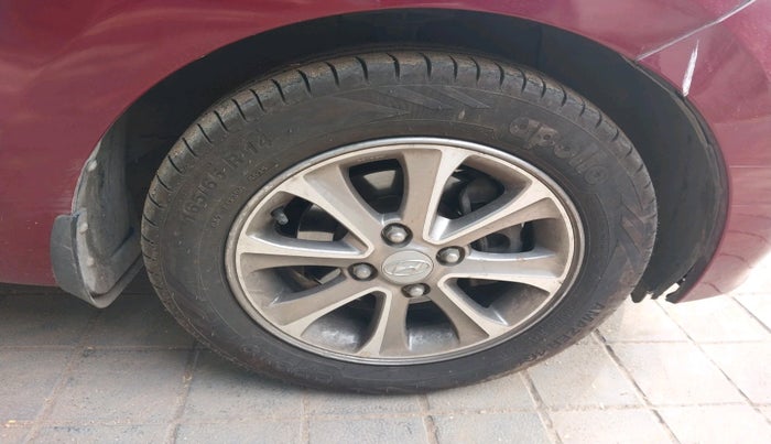 2017 Hyundai Grand i10 ASTA (O) AT 1.2 KAPPA VTVT, Petrol, Automatic, 80,991 km, tyre