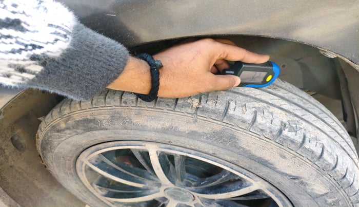 2014 Maruti Ertiga VXI CNG, Petrol, Manual, 1,19,124 km, tyre