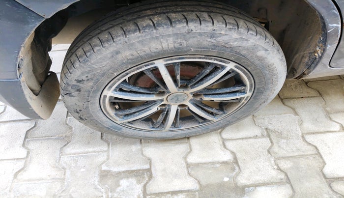 2014 Maruti Ertiga VXI CNG, Petrol, Manual, 1,19,124 km, tyre