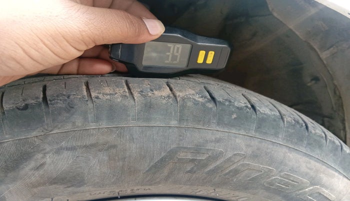 2016 Hyundai Elite i20 SPORTZ 1.4 CRDI, Diesel, Manual, 1,05,148 km, tyre