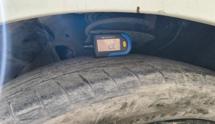 2011 Hyundai Verna FLUIDIC 1.6 VTVT SX OPT, Petrol, Manual, 1,64,129 km, tyre