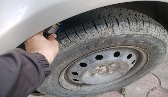 2012 Maruti Swift VXI, Petrol, Manual, 75,707 km, tyre