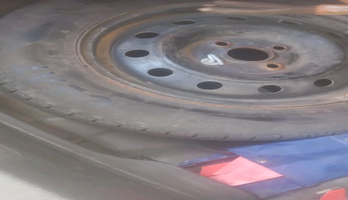 2014 Maruti Swift Dzire VXI, Petrol, Manual, 1,00,152 km, tyre