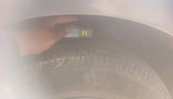 2014 Maruti Swift Dzire VXI, Petrol, Manual, 1,00,152 km, tyre