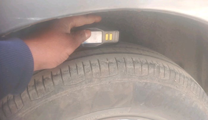 2014 Maruti Swift Dzire VXI, Petrol, Manual, 1,00,152 km, tyre