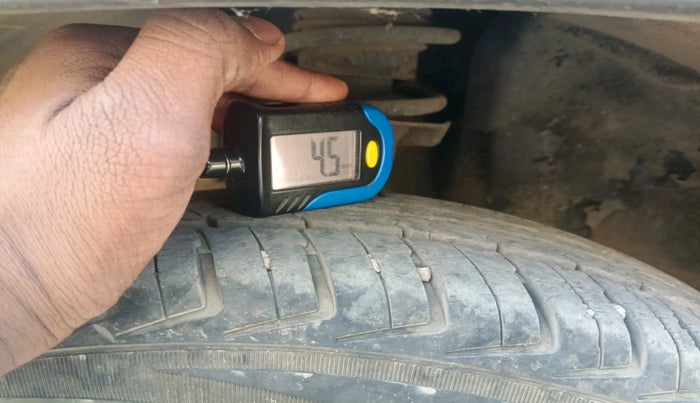 2016 Renault Kwid RXT 0.8, Petrol, Manual, 37,815 km, tyre