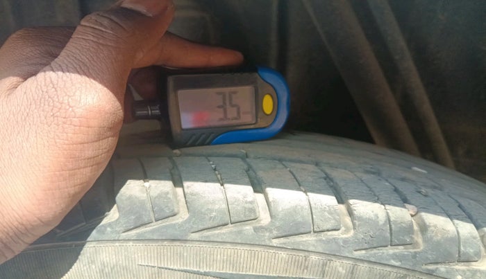 2016 Renault Kwid RXT 0.8, Petrol, Manual, 37,815 km, tyre