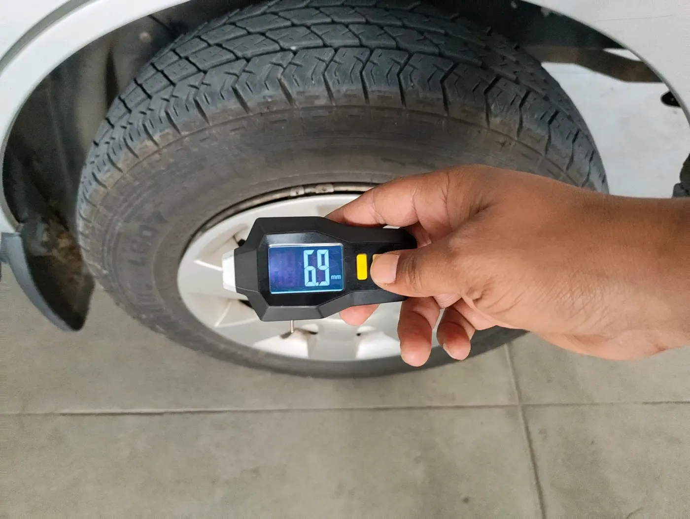 2013 Maruti Eeco 5 STR WITH A/C+HTR, Petrol, Manual, 89,863 km, tyre