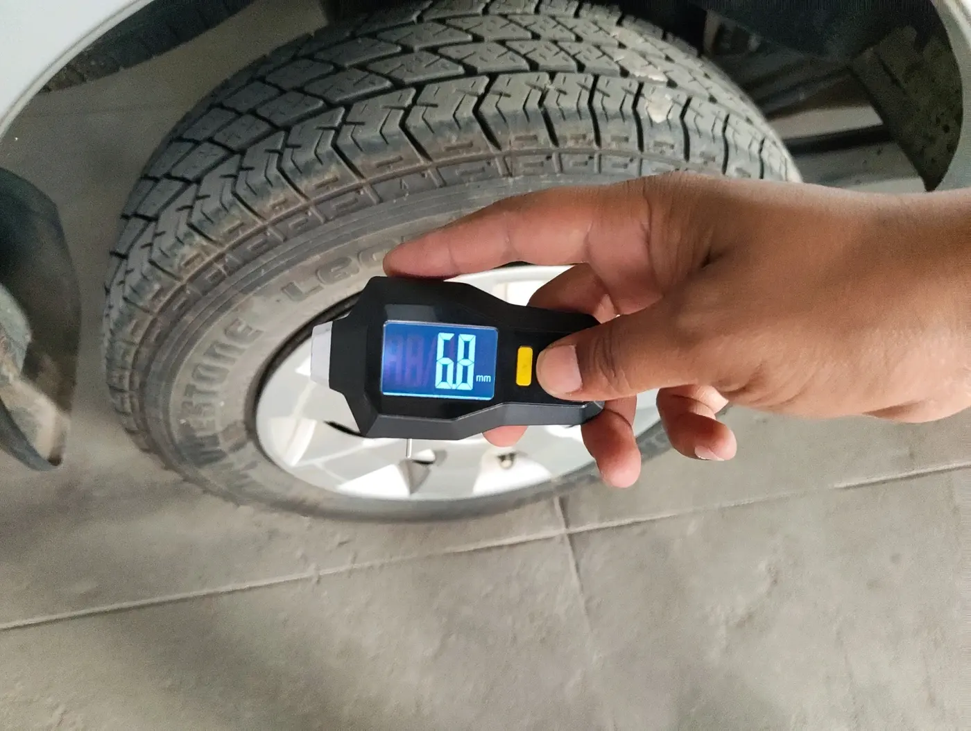 2013 Maruti Eeco 5 STR WITH A/C+HTR, Petrol, Manual, 89,863 km, tyre
