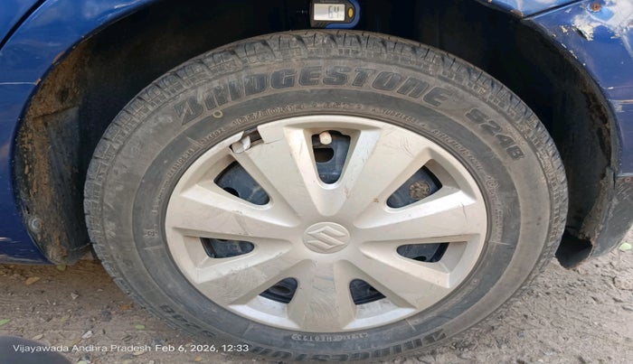 2013 Maruti Swift VXI, Petrol, Manual, 1,36,089 km, tyre