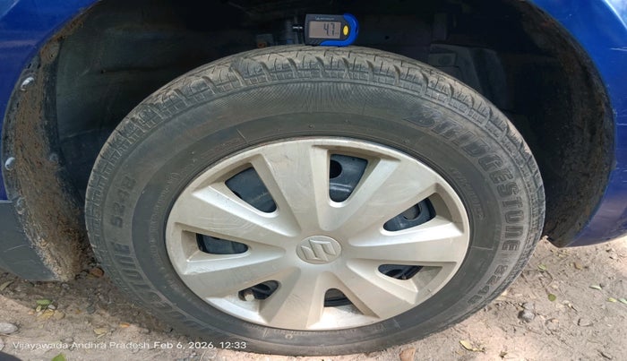 2013 Maruti Swift VXI, Petrol, Manual, 1,36,089 km, tyre