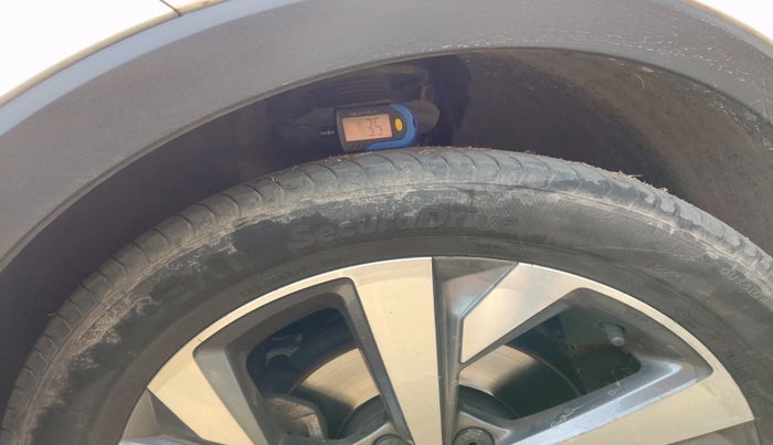 2022 Volkswagen TAIGUN TOPLINE 1.0 TSI MT, Petrol, Manual, 61,604 km, tyre