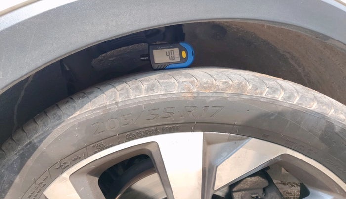 2022 Volkswagen TAIGUN TOPLINE 1.0 TSI MT, Petrol, Manual, 61,604 km, tyre