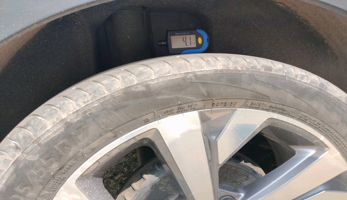 2022 Volkswagen TAIGUN TOPLINE 1.0 TSI MT, Petrol, Manual, 61,604 km, tyre