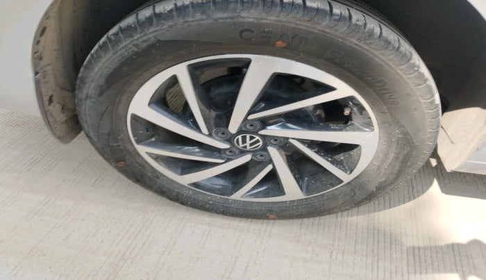 2024 Volkswagen VIRTUS TOPLINE TSI 1.0 AT, Petrol, Automatic, 20,180 km, tyre