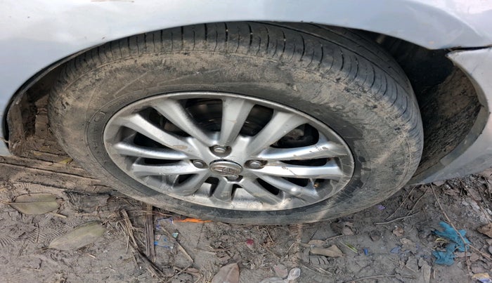 2012 Toyota Etios G, Petrol, Manual, 1,51,779 km, tyre