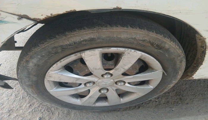 2011 Hyundai Eon ERA, Petrol, Manual, 1,70,103 km, tyre