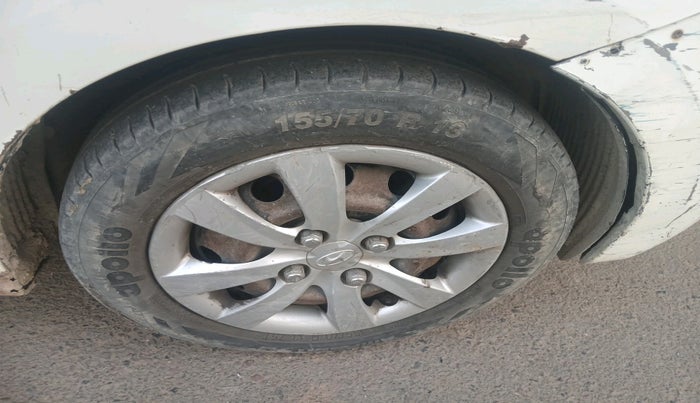 2011 Hyundai Eon ERA, Petrol, Manual, 1,70,103 km, tyre