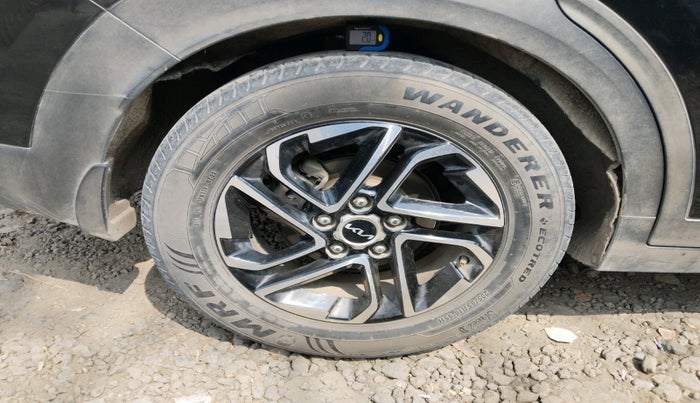 2022 KIA CARENS PRESTIGE PLUS 1.4 PETROL 7 STR, Petrol, Manual, 53,847 km, tyre