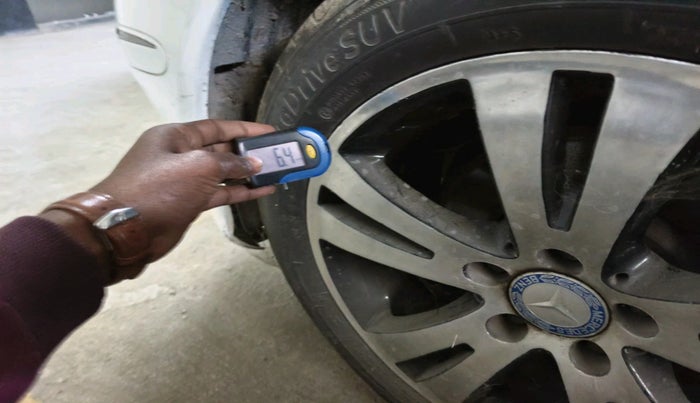 2007 Mercedes Benz E Class 280 CDI ELEGANCE, Diesel, Automatic, 1,43,857 km, tyre