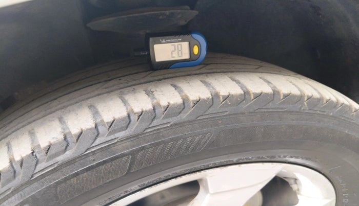 2014 Renault Duster 110 PS RXZ 4X4 MT DIESEL, Diesel, Manual, 1,59,383 km, tyre