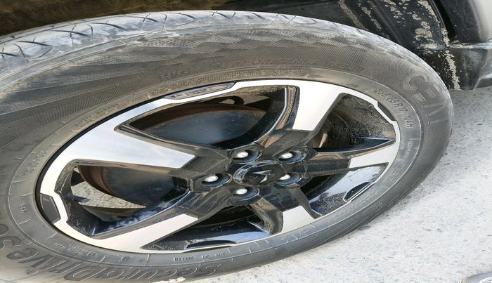 2022 Mahindra SCORPIO CLASSIC S11 MT 7S CC, Diesel, Manual, 26,416 km, tyre