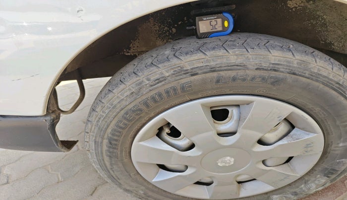 2022 Maruti Eeco 5 STR AC CNG (O), Petrol, Manual, 1,06,019 km, tyre