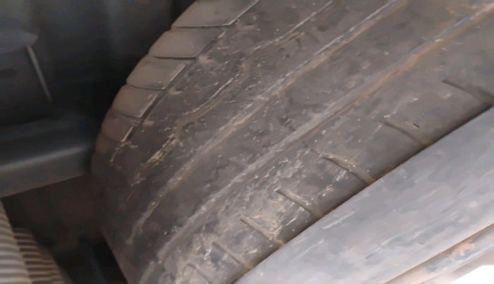 2014 Renault Duster 85 PS RXL DIESEL, Diesel, Manual, 2,07,200 km, tyre