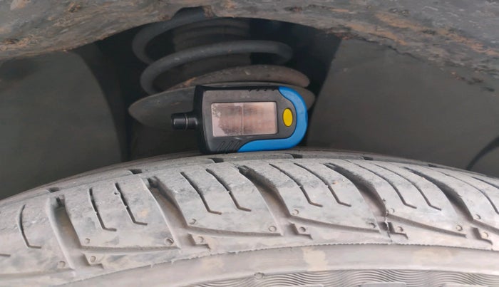 2014 Renault Duster 85 PS RXL DIESEL, Diesel, Manual, 2,07,200 km, tyre