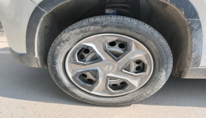 2021 Maruti Vitara Brezza LXI, Petrol, Manual, 32,339 km, tyre