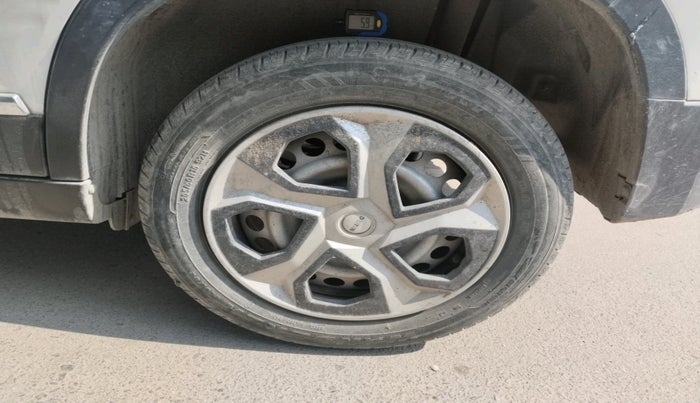 2021 Maruti Vitara Brezza LXI, Petrol, Manual, 32,339 km, tyre