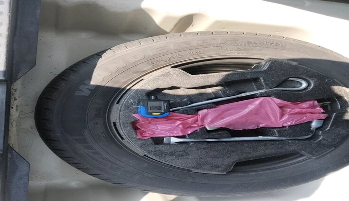 2021 Maruti Vitara Brezza LXI, Petrol, Manual, 32,339 km, tyre