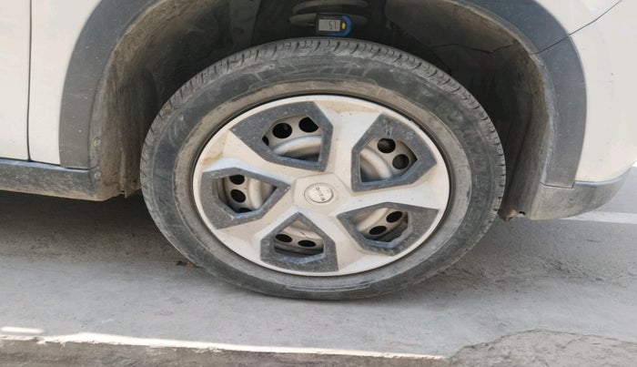 2021 Maruti Vitara Brezza LXI, Petrol, Manual, 32,339 km, tyre