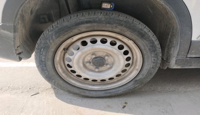 2021 Maruti Vitara Brezza LXI, Petrol, Manual, 32,339 km, tyre