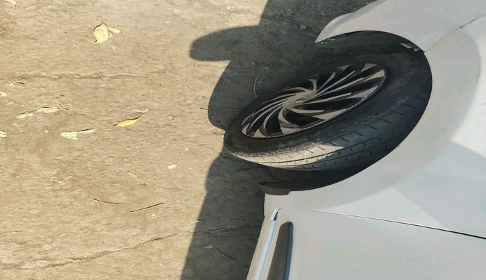 2017 Hyundai Grand i10 SPORTZ U2 1.2 CRDI, Diesel, Manual, 1,40,950 km, tyre