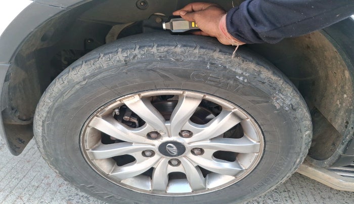 2016 Mahindra XUV500 W10, Diesel, Manual, 1,13,579 km, tyre