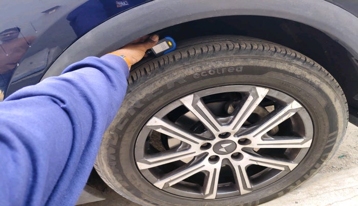 2023 Mahindra XUV700 AX 7 LUXURY D AT 7 STR, Diesel, Automatic, 61,252 km, tyre