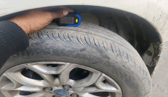 2015 Ford Ecosport TITANIUM 1.5L DIESEL, Diesel, Manual, 1,72,665 km, tyre