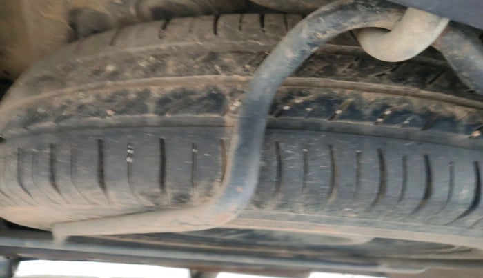 2013 Maruti Ertiga ZDI, Diesel, Manual, 1,36,717 km, tyre