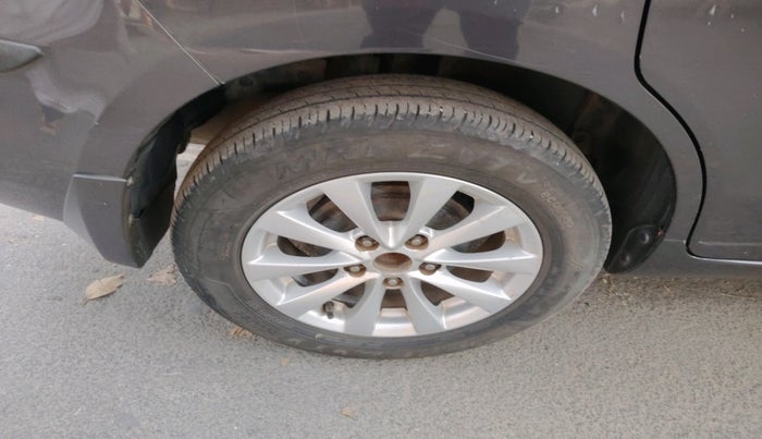 2013 Maruti Ertiga ZDI, Diesel, Manual, 1,36,717 km, tyre