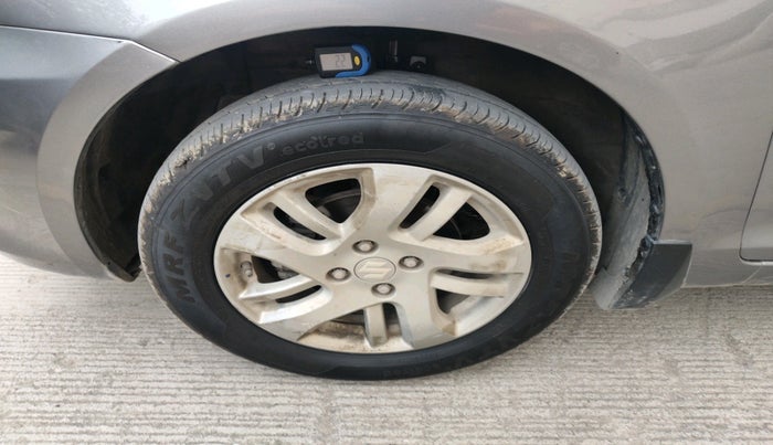 2013 Maruti Swift Dzire ZDI, Diesel, Manual, 1,04,447 km, tyre